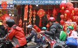 Hàng Mã rực đỏ ngày giáp Tết